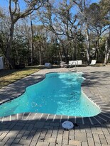 107 Evergreen Ln in Pine Knoll Shores, NC - Building Photo - Building Photo