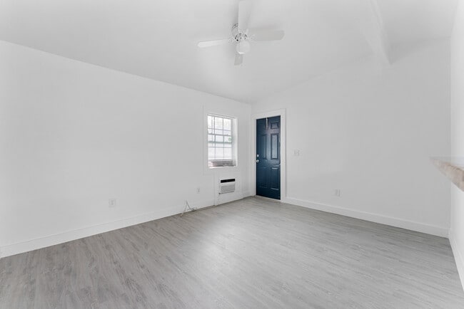 1141 NE 23rd Ter in Pompano Beach, FL - Building Photo - Building Photo