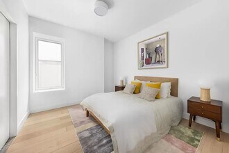 208 Delancey St in New York, NY - Building Photo - Building Photo