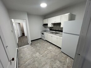 34 N Earl St, Unit 4 in Shippensburg, PA - Building Photo - Building Photo