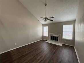 2203 Chatham Square Ct in Dallas, TX - Building Photo - Building Photo