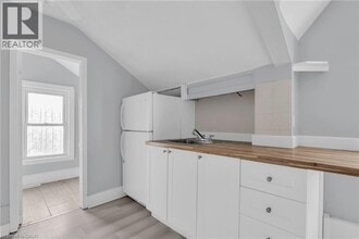 57 Beverly St in Cambridge, ON - Building Photo - Building Photo