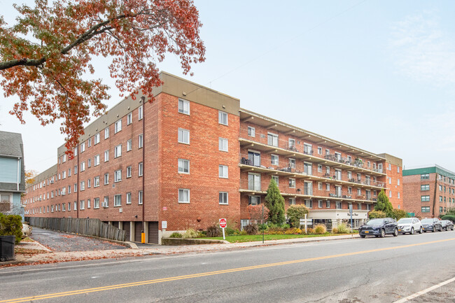 Wyndham House in Lynbrook, NY - Building Photo - Building Photo