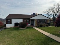 2028 Veda Dr in Bristol, VA - Foto de edificio - Building Photo