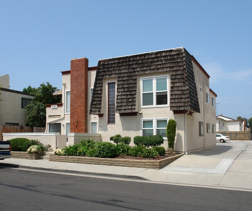 16681 Sims St in Huntington Beach, CA - Building Photo