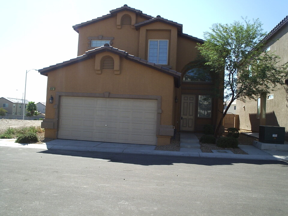 8207 Amtrak Express Ave in Las Vegas, NV - Building Photo