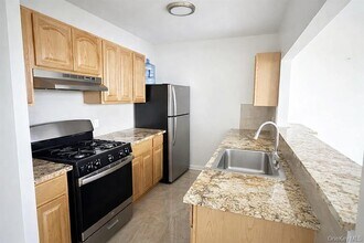 296 Mill St in Poughkeepsie, NY - Building Photo - Building Photo