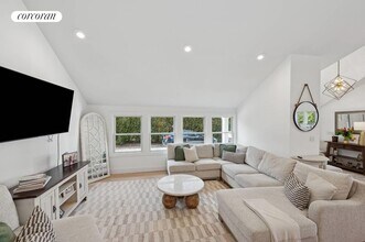 5 Halsey Ave in East Quogue, NY - Building Photo - Building Photo