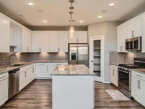 113 Leon Loop, Unit 5565-2G in Liberty Hill, TX - Building Photo - Building Photo