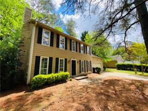 2421 Honeycomb Way in Duluth, GA - Building Photo - Building Photo