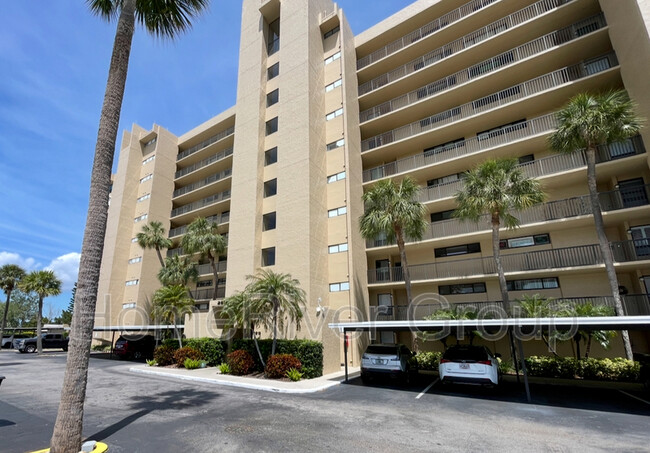 2618 Cove Cay Dr in Clearwater, FL - Building Photo - Building Photo