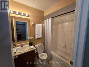 5035-5035 Oscar Peterson Blvd in Mississauga, ON - Building Photo - Building Photo