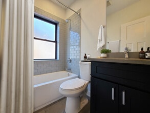 2201 W Eastwood Ave in Chicago, IL - Foto de edificio - Building Photo