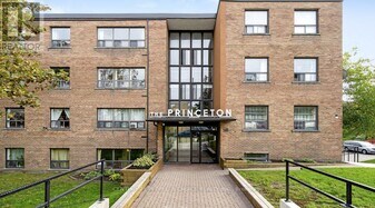 183 Berry Rd in Toronto, ON - Building Photo