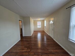 203 SE Syrcle Dr in Pensacola, FL - Building Photo - Building Photo