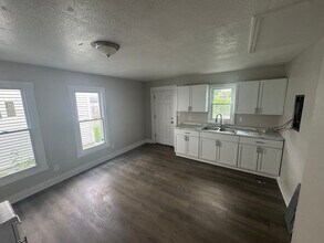 613 Jefferson Ave in Indianapolis, IN - Building Photo - Building Photo