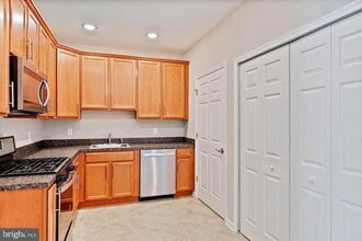 944 Halifax Pl in Trenton, NJ - Building Photo - Building Photo