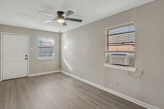 4720 Carmen St in Houston, TX - Building Photo - Building Photo