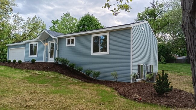 6112 Andersonville Rd in Waterford Township, MI - Building Photo - Building Photo