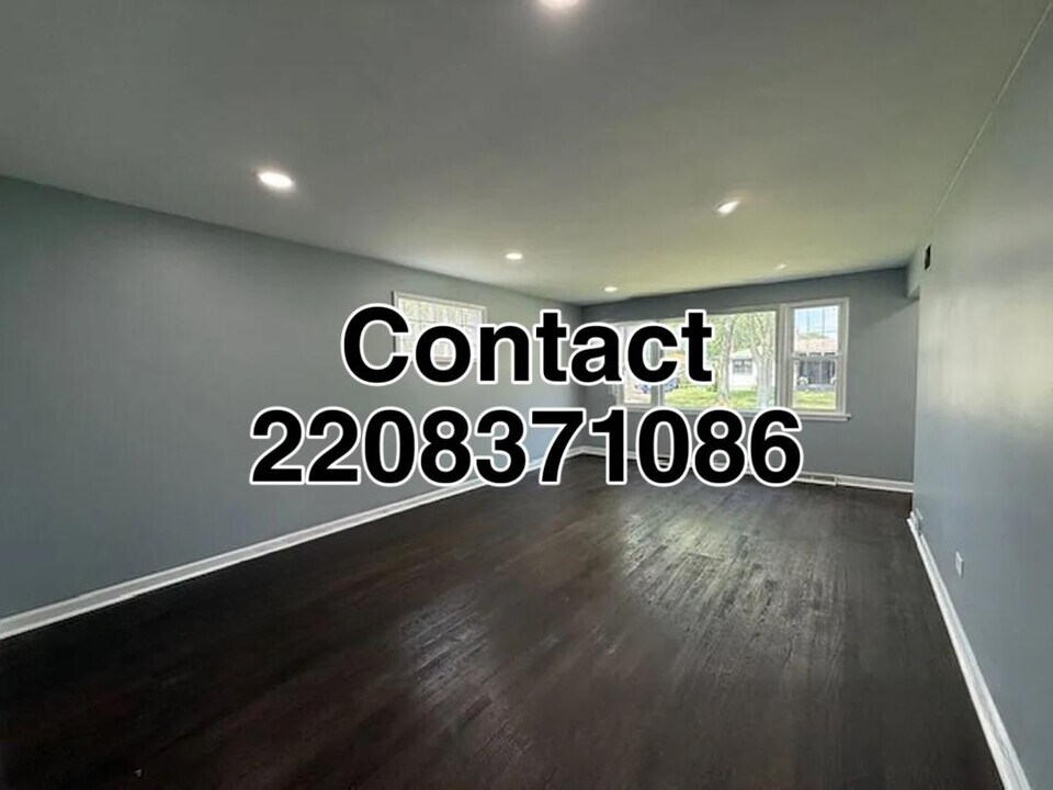 123 W Center St in Itasca, IL - Building Photo
