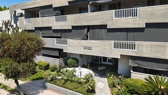 Encino Voltaire in Los Angeles, CA - Building Photo