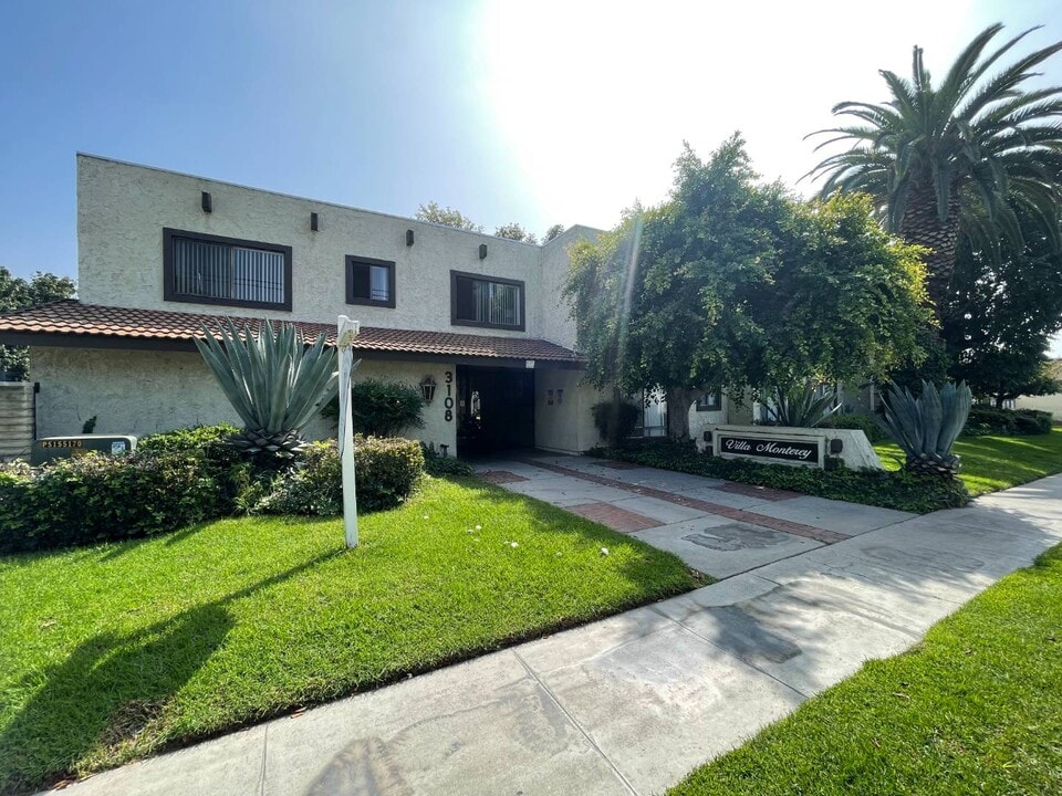 Villa Monterey Apartments in Baldwin Park, CA - Foto de edificio