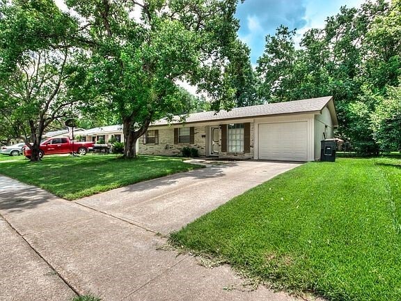 property at 1628 Bellaire Blvd