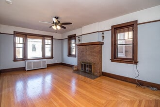 71 N Williams St in Crystal Lake, IL - Building Photo - Building Photo