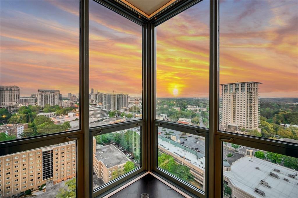 2870 Pharr Ct S Northwest in Atlanta, GA - Building Photo