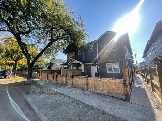 831 Wilson Ave in Kelowna, BC - Building Photo - Building Photo
