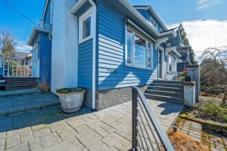 5416 Wallingford Ave N in Seattle, WA - Building Photo - Building Photo