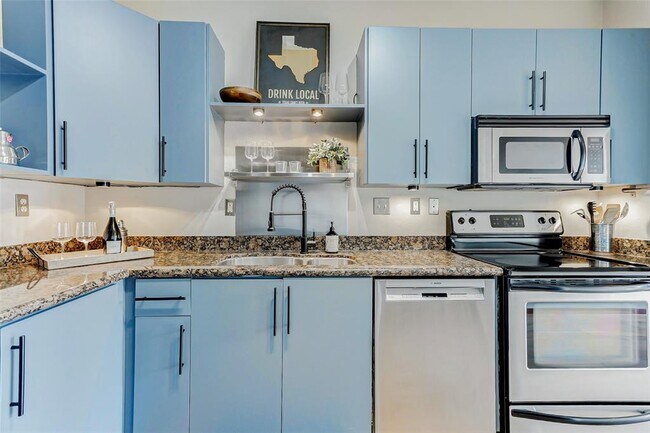 2205 McKinney St in Houston, TX - Building Photo - Building Photo