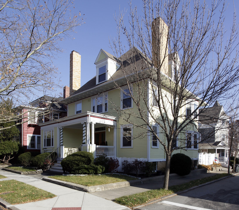 35 Taber Ave in Providence, RI - Building Photo