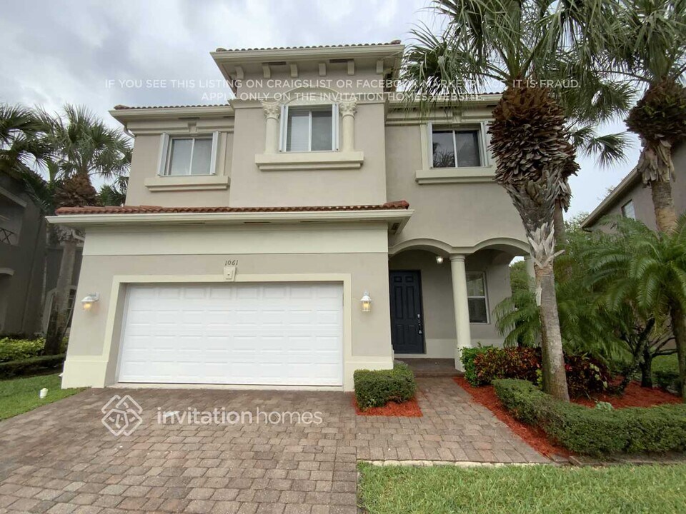 1061 Grove Park Cir in Boynton Beach, FL - Building Photo