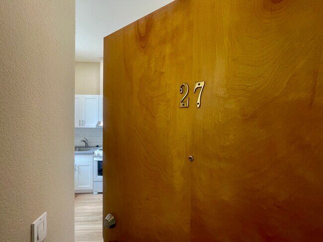 1010 Grant Ave, Unit 27 in San Francisco, CA - Building Photo - Building Photo