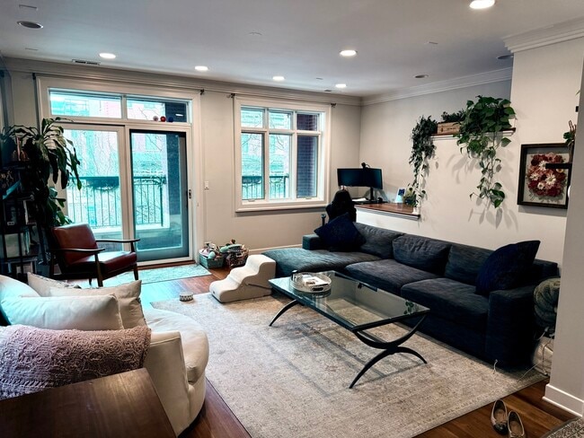 1037 W Monroe St in Chicago, IL - Building Photo - Building Photo