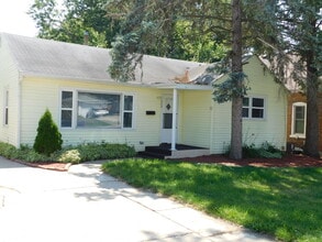 429 N Trunck Ave in Freeport, IL - Foto de edificio - Building Photo