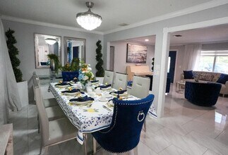 448 Alemeda Dr in Palm Springs, FL - Building Photo - Building Photo