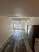 324 Leatrice Ln in Anaheim, CA - Foto de edificio - Building Photo