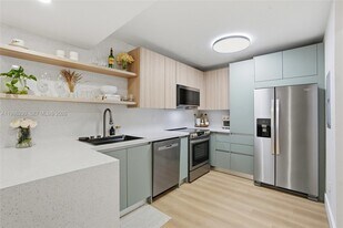 1100 11th St in Miami Beach, FL - Building Photo