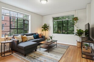 Cameron Court Apartments in Raleigh, NC - Building Photo