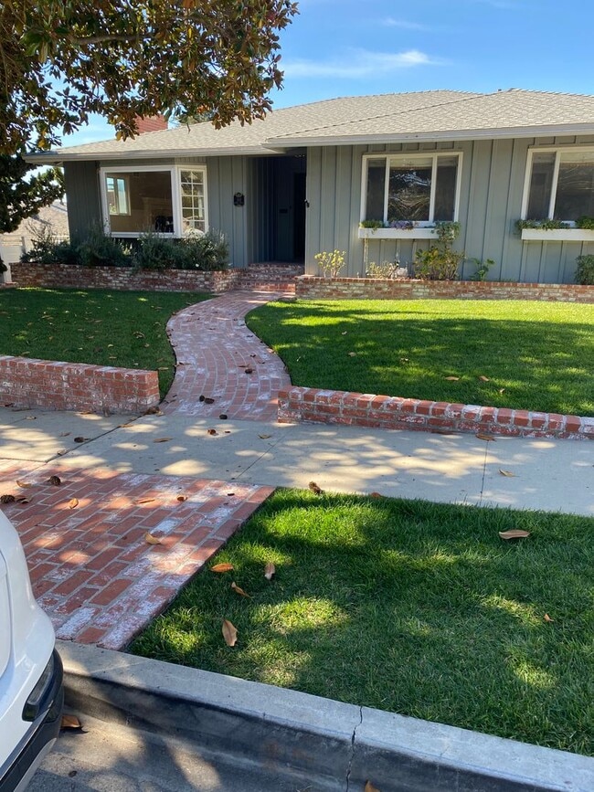 369 Sierra Dr in Ventura, CA - Building Photo - Building Photo