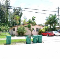 14135 NE 3rd Ct in Miami, FL - Building Photo