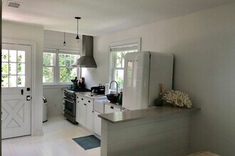 87 Bay Ave in Southampton, NY - Building Photo - Building Photo