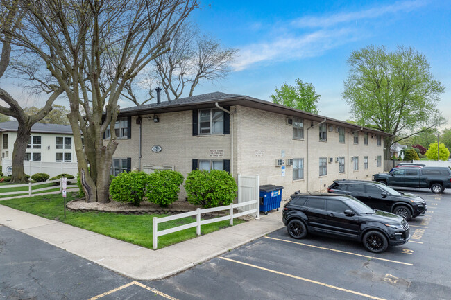 Eagle Ridge Condominium in Highland, IN - Building Photo - Building Photo