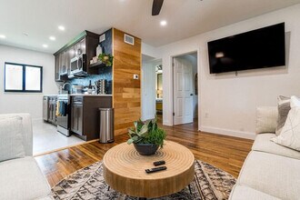 400 S Atlantic Ave in Cocoa Beach, FL - Foto de edificio - Building Photo
