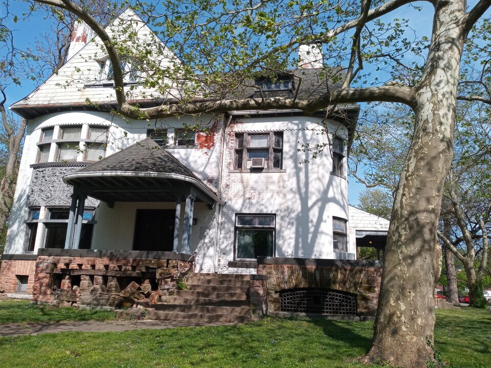 444 S 6th St in Terre Haute, IN - Building Photo
