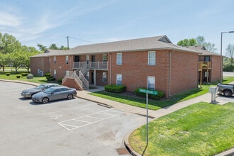 Lyndon Crossings Apartments in Lyndon, KY - Building Photo - Building Photo