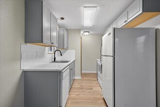 12600 SE Freeman Way in Milwaukie, OR - Building Photo - Building Photo