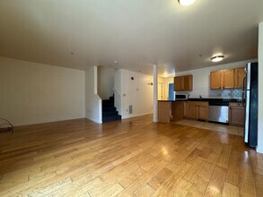 34 Raymond St, Unit 34A in Boston, MA - Foto de edificio - Building Photo
